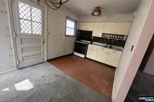 24 Willow St, Bergenfield, NJ 07621 - Photo 5