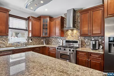 520 Prospect Place, Lyndhurst Township, NJ 07071 - Photo 7