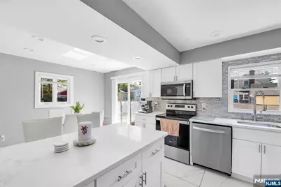 136 E Clinton Avenue, Bergenfield, NJ 07621 - Photo 3