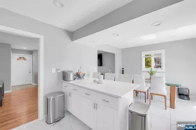 136 E Clinton Avenue, Bergenfield, NJ 07621 - Photo 7