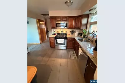 106 Rochelle Parkway 2 #2, Saddle Brook Township, NJ 07663 - Photo 3