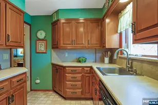 149 Park Dr, New Milford, NJ 07646 - Photo 17