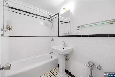 6050 Kennedy Boulevard 2E #2E, West New York, NJ 07093 - Photo 13