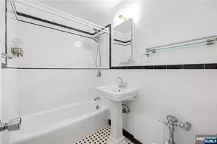 6050 Kennedy Blvd 2E, West New York, NJ 07093 - Photo 13