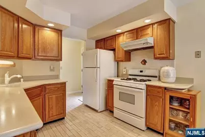 649 Richmond Court, Ramsey, NJ 07446 - Photo 7