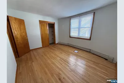 48 Stuyvesant Avenue 1 #1, Lyndhurst Township, NJ 07071 - Photo 5