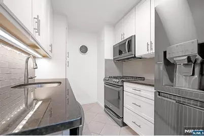 2000 Linwood Avenue 5B #5B, Fort Lee, NJ 07024 - Photo 5