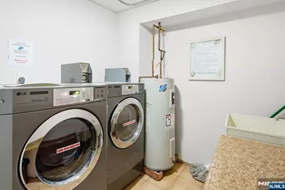 1906 Paterson Plank Road 2E #2E, North Bergen, NJ 07047 - Photo 23