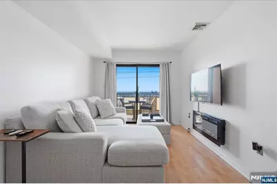 1906 Paterson Plank Road 2E #2E, North Bergen, NJ 07047 - Photo 5