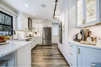 1013 Boulevard, New Milford, NJ 07646 - Photo 9