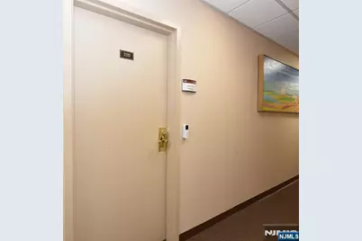 555 Goffle Road 220 #220, Ridgewood, NJ 07450 - Photo 3