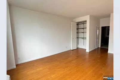 200 Grand Cove Way 5H #5H, Edgewater, NJ 07020 - Photo 9