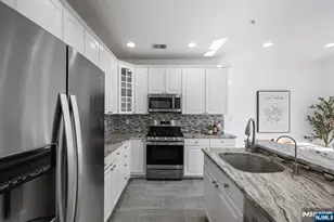 373 Kingston Ct 373, West New York, NJ 07093 - Photo 13