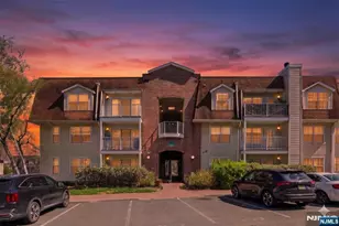 400 Crown Ct 561, Edgewater, NJ 07020 - Photo 1