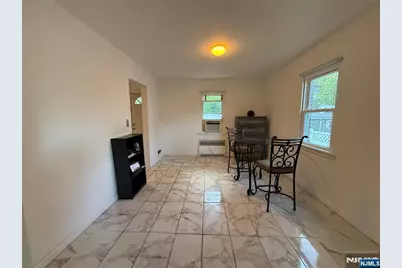 165 Oak Grove Avenue, Hasbrouck Heights, NJ 07604 - Photo 5