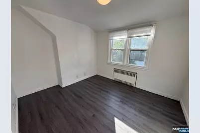 165 Oak Grove Avenue, Hasbrouck Heights, NJ 07604 - Photo 17