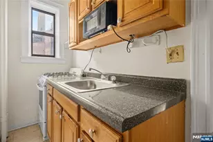 821 Bergen B5, Jersey City, NJ 07306 - Photo 11