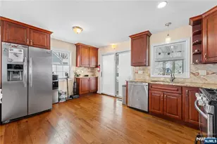 186 10th Ave, Hawthorne, NJ 07506 - Photo 9