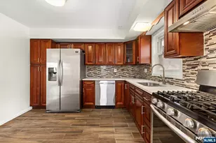 184 Central Ln 2, Secaucus, NJ 07094 - Photo 9