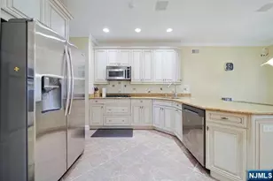 2 Candlewood Dr, Old Tappan, NJ 07675 - Photo 11