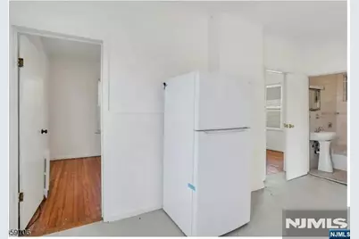649 New Jersey Avenue, Lyndhurst Township, NJ 07071 - Photo 19