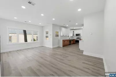 31 Saint Moritz Place, Wayne, NJ 07470 - Photo 5