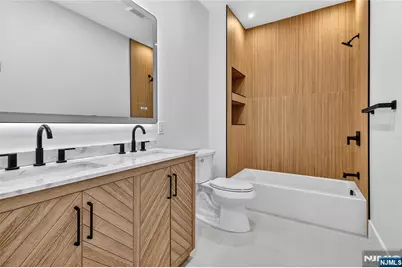 395 Hickory Avenue, Paramus, NJ 07652 - Photo 31