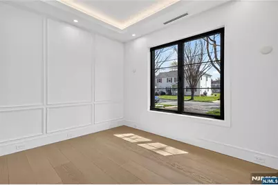 395 Hickory Avenue, Paramus, NJ 07652 - Photo 7