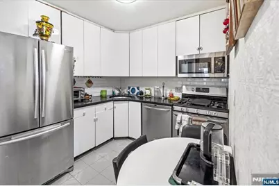 2000 Linwood Avenue 6C #6C, Fort Lee, NJ 07024 - Photo 3