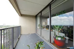 6 Horizon 2106, Fort Lee, NJ 07024 - Photo 17