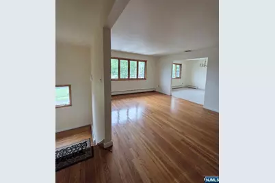 688 Day Avenue 2nd Fl #2nd Fl, Ridgefield, NJ 07657 - Photo 5