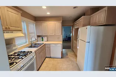 331 Sherman Avenue, Teaneck Township, NJ 07666 - Photo 5