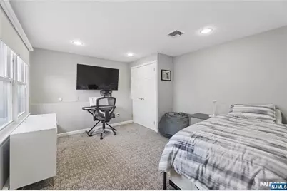 1073 Allessandrini Avenue, New Milford, NJ 07646 - Photo 21