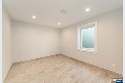 722 Erie Road, Paramus, NJ 07652 - Photo 35