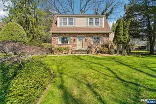 10 Crescent Pl, Allendale, NJ 07401 - Photo 1