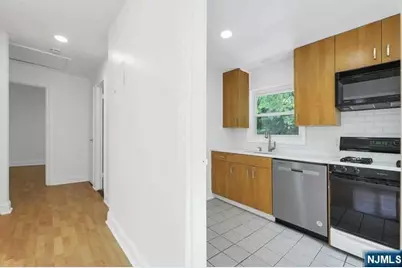 179 Christie Heights Street B #B, Leonia, NJ 07605 - Photo 5