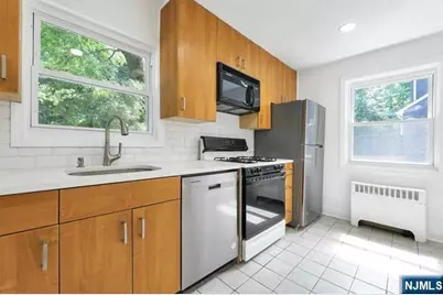 179 Christie Heights Street B #B, Leonia, NJ 07605 - Photo 7