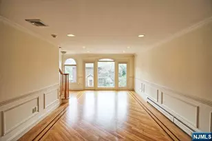 190 Undercliff Ave A, Edgewater, NJ 07020 - Photo 3
