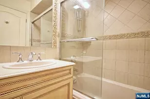 190 Undercliff Ave A, Edgewater, NJ 07020 - Photo 11