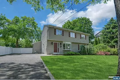 44 W Midland Avenue, Paramus, NJ 07652 - Photo 3