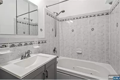 800 Ocean Avenue 1 #1, Jersey City, NJ 07304 - Photo 37