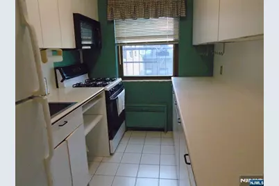3021 Edwin Avenue 4B #4B, Fort Lee, NJ 07024 - Photo 9
