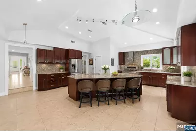 290 Dunkerhook Road, Paramus, NJ 07652 - Photo 15