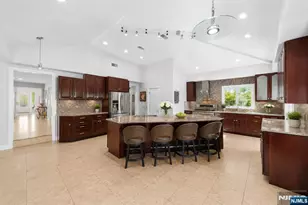 290 Dunkerhook Rd, Paramus, NJ 07652 - Photo 15