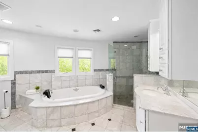 290 Dunkerhook Road, Paramus, NJ 07652 - Photo 27