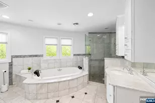 290 Dunkerhook Rd, Paramus, NJ 07652 - Photo 27