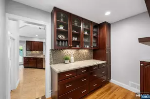 290 Dunkerhook Rd, Paramus, NJ 07652 - Photo 9