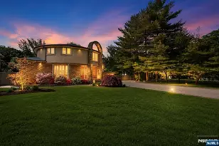 290 Dunkerhook Rd, Paramus, NJ 07652 - Photo 3