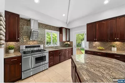 290 Dunkerhook Road, Paramus, NJ 07652 - Photo 11