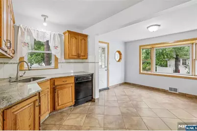 215 Henley Avenue, New Milford, NJ 07646 - Photo 11